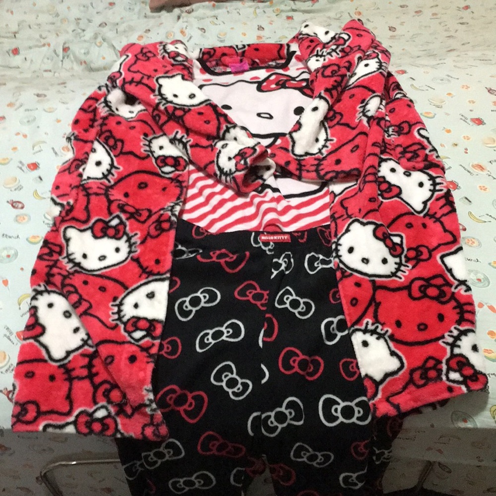 Hello Kitty PJ set😻😻😻